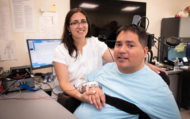 Cet homme paralysé peut à nouveau bouger et ressentir, grâce à une ...